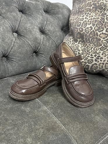 Qəhvəyi rəngli qadın loaferləri 34 ölçü - Üst material: parlaq