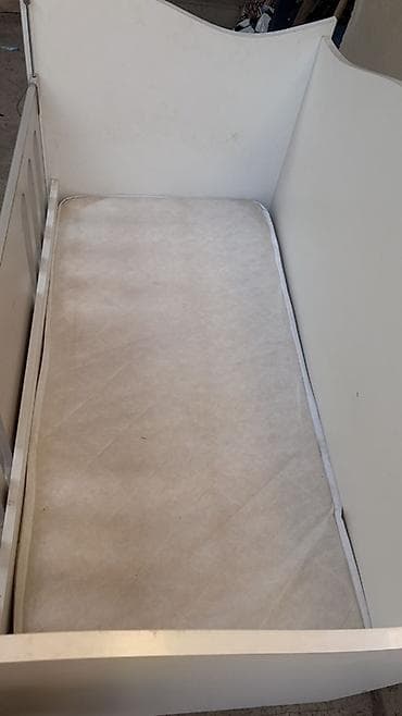 matras dosek: Oğlan və qız üçün, İşlənmiş, Dördbucaq, Beşik, Dəstsiz, Matras ilə, Yellənmə mexanizmsiz — 4