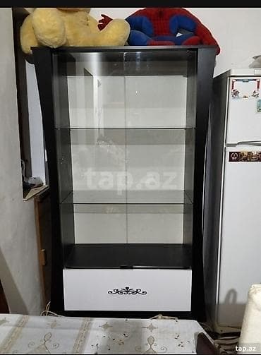 Stend vitrinləri: Şüşəli dolab vitrini, İşlənmiş — 1