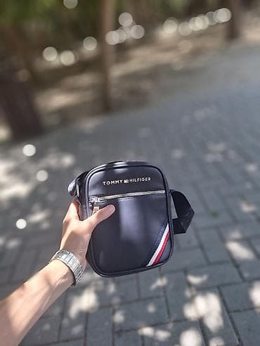 yango canta: Tommy Hilfiger çiyin çantası – kompak ölçülü, gündəlik istifadə üçün — 1
