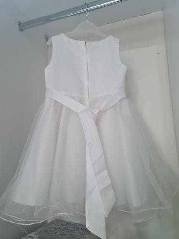 Uşaq geyimi və ayaqqabıları: Ağ rəngli qız uşağı üçün ziyafət don satilir. 1 defe 1 saatliq — 5