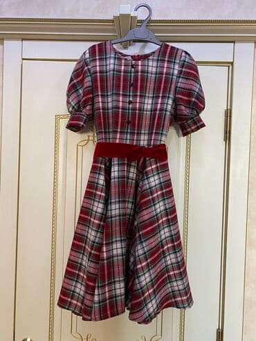 Платье новое сшитое на заказ
10-12 лет