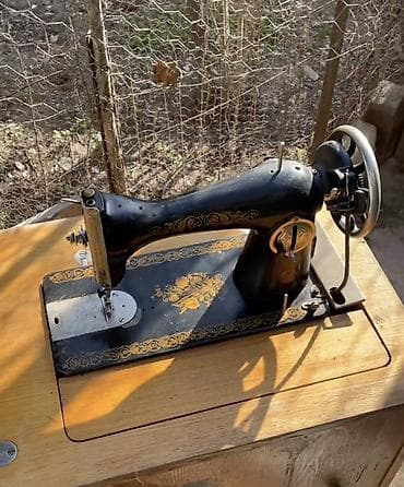 modelka maşınlar: Klassik mexaniki tikiş maşını – stolüstü korpusla - Əl ilə fırlanan — 1