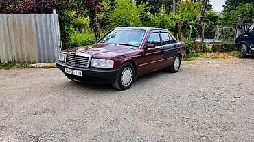 mersedes benz c: Mercedes‑Benz 190 (W201) sedan - Kuzov: 4 qapılı sedan, tünd qırmızı — 1