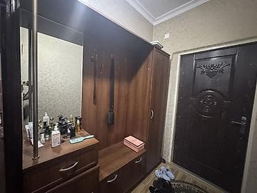 qoz: İşlənmiş, 2 qapılı, Güzgülü, Qəhvəyi, Açılan, Düz dolab — 1