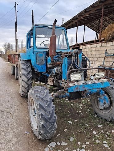 kompressor 25l: Mavi rəngli təkərli kənd təsərrüfatı traktoru və qoşqu dəsti — 7