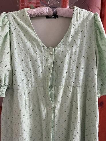 Cinslər: Yüngül yay paltarı – açıq yaşıl rəngdə, güpür/ajurlu naxışlı parça. - — 2