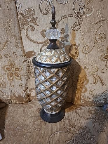material: Bir vaza — 1