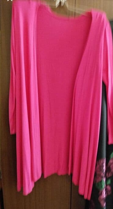 dəst qadın geyimləri: Qadın geyimləri dəsti – 4 məhsul 1) Yaşıl yelek: - Kapüşonlu, iplə — 2