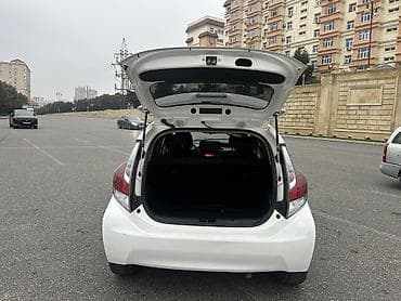 ford tranzit kreditle: Toyota Aqua icarəyə verilir qalmaq şərti ilə Buraxlış kartı var və — 6