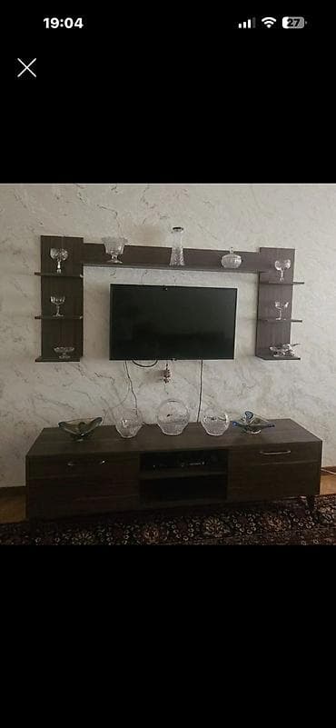 dolap ofis: İşlənmiş, Düz TV altlığı, Polkalı, Laminat — 1