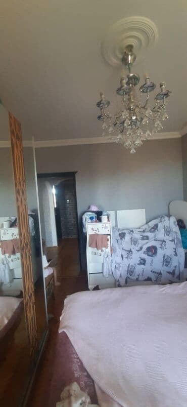 abseron gencler seherciyi evler: Bakı, Bakıxanov qəs., 3 otaqlı, Köhnə tikili, m. Neftçilər, 80 kv. m — 9