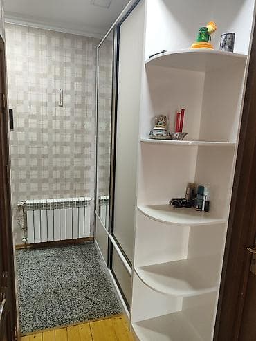koridor dolabı: Dəhliz üçün şkaf – güzgülü, künc rəfli - Qapılar: 4 sürgülü panel – — 2