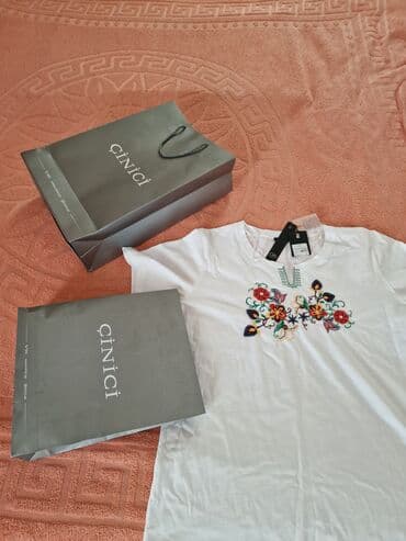 ağ koftalar: Yeni! CINICI koftasi. Razmer L. CINICI-de qiymeti 76 azn teskil edir — 2