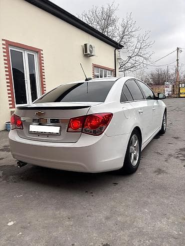 led isiq: Chevrolet Cruze: 1.4 l | 2015 il 3 km Sedan — 4