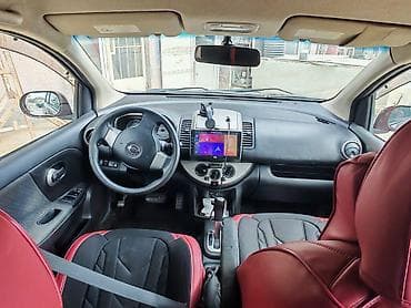xrom diski: Nissan Note – bənövşəyi/marun rəngli kompakt hetçbek Xüsusiyyətlər: - — 8