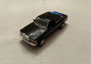 заказать модель машины: Ağ rəngli klassik sedan avtomobilin metal miniatur modeli. - Korpus — 4