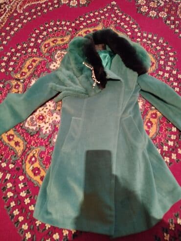- Qadın paltosu - Rəng: Zəngin yaşıl - Model: Dizə yaxın uzunluqda lalafo.az -da - Qadın paltosu - Rəng: Zəngin yaşıl - Model: Dizə yaxın uzunluqda