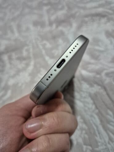 iphone dubay 15: IPhone 15 Pro, Gümüşü, Simsiz şarj — 4