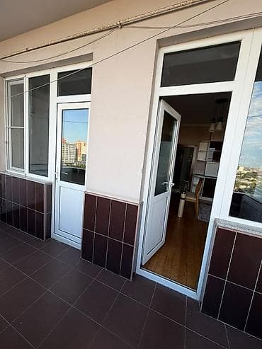 dernegul: 3 otaqlı, işıqlı mənzil. Planlama: geniş zal, 2 yataq otağı, ayrıca — 8