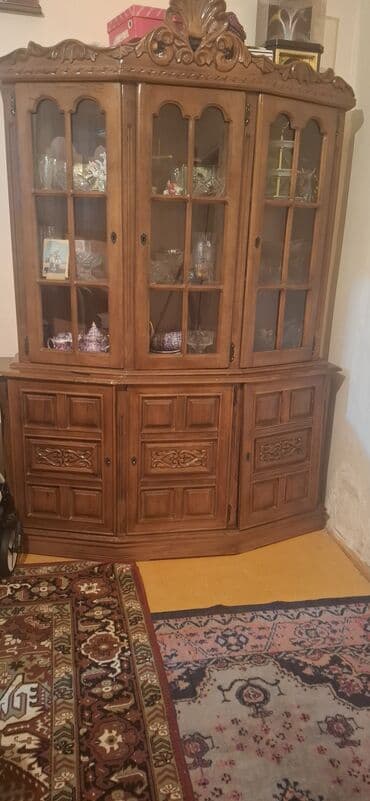 Витрины для аксессуаров: Стеклянная витрина-шкаф, Б/у — 1