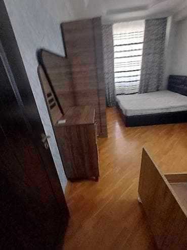 kira: 2 otaqlı mənzil – tam mebellə və texnika ilə - Geniş zal: asma tavan — 1