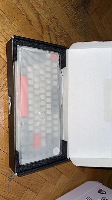 Serverlər: Ajazz AK820max-tri mod Şəkildə görduyunuz hər şey bir yerdə 220 azndi — 2