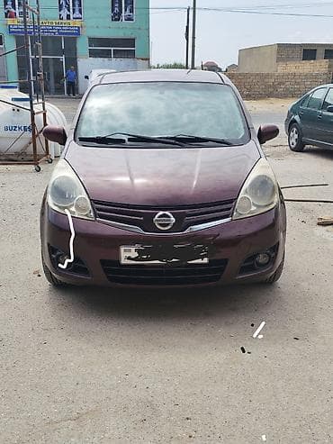 xrom diski: Nissan Note – bənövşəyi/marun rəngli kompakt hetçbek Xüsusiyyətlər: - — 3