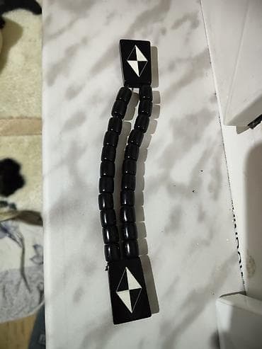 muncuq: İkiqat boncuktan hazırlanmış dekorativ aksesuar - Rəng: qara, uclarda — 2