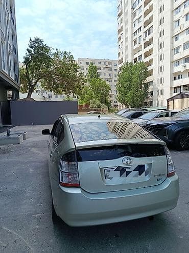 Toyota Prius (2-ci nəsil) hibrid hetçbek - Rəng: açıq yaşıl/metalik - — 3