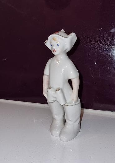 Ssri farfor fiqur. İdeal.ünvan Əhmədli. Vatsapla əlaqə saxlaya