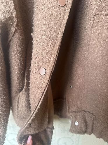 Bomber jacket
Size M
Like New 
70 azm — 3
