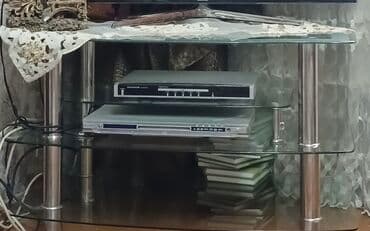 аренда помещения под ресторан кафе: Şüşə TV stendi - Material: qalın temperli şüşə rəflər və metal (xrom — 1