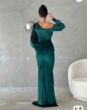 böyük bədən: Zümrüd-yaşıl rəngli, uzun, bədənə oturan ziyafət geyimi. - Material — 3