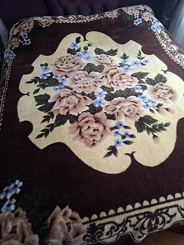 Parçalar: Yataq üçün Xovlu rəng - Qəhvəyi Yataq örtüyü — 1