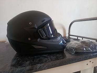 electrikli scooter: Motorsiklet kaskı – tam üzlü, mat qara rəng Xüsusiyyətlər: - Tam üzlü — 3