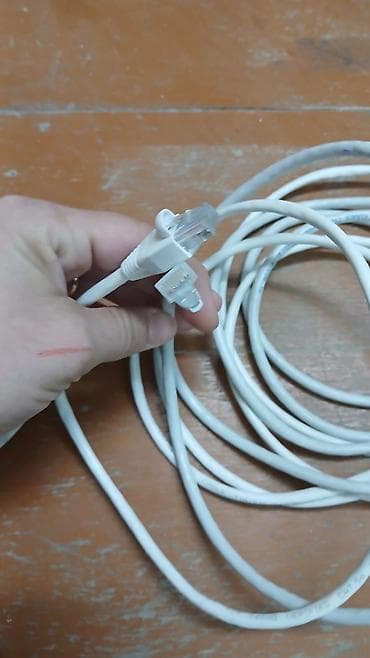 adapt: RS232 (DB9) – RJ45 konsol kabeli - Bir tərəfi DB9 (9-pin, dişi) — 2