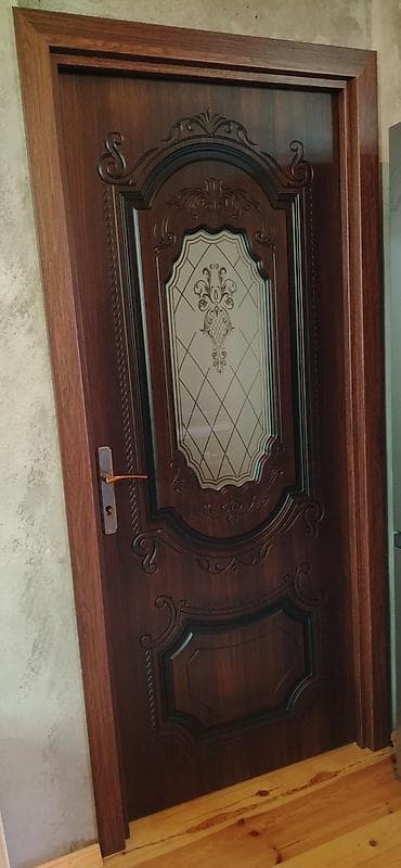 2ci əl otaq qapıları: Klassik üslubda daxili otaq qapısı işlənmiş heç bir lekesi cızıqı — 2