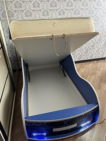 Uşaq üçün “avtomobil” dizaynlı çarpayı - Rəng: mavi-ağ - Korpus