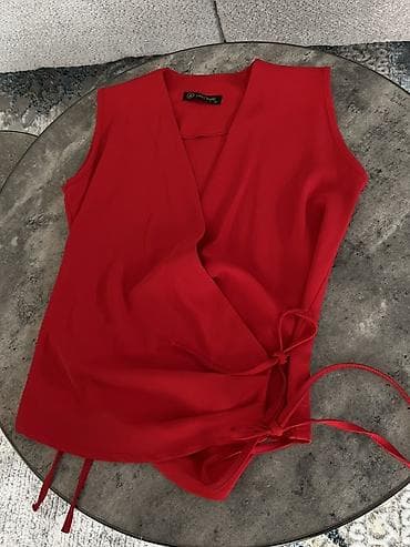 sarm: Qırmızı sarmaş (wrap) üslubunda qolsuz bluz/top - Rəng: parlaq — 1