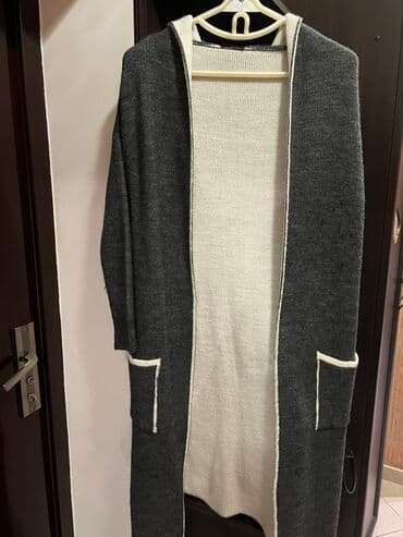 the one tonal krem: Hoodili uzun kardiqan – Borgen - Rəng: tünd boz (xarici) və açıq krem — 1