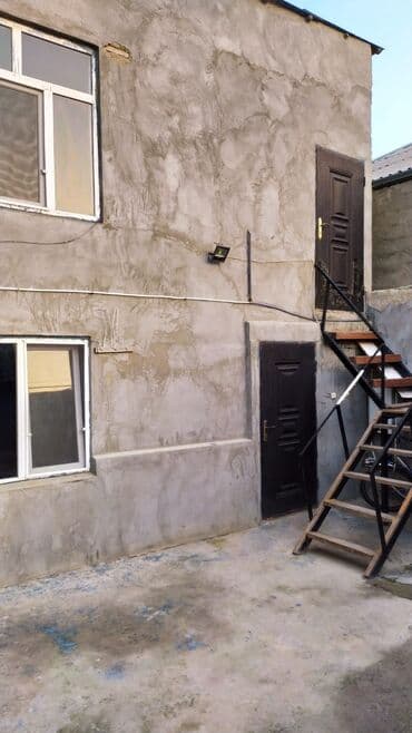 neftcilerde 2 otaqli kiraye evler: 35 kv. m, 3 otaqlı, Su — 3