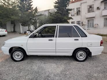 xacmazda ucuz avtomabiller: Avtomobil: Sedanın kompakt sinfi, ağ rəng Kuzov: 4 qapılı, ağ boya — 2