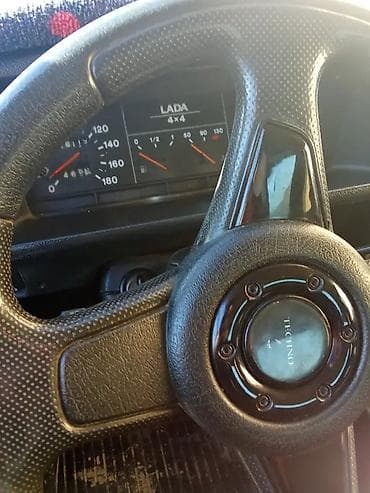 Avtomobil satışı: VAZ Lada Niva 4x4, ağ rəng, 3 qapılı kuzov. Əsas xüsusiyyətlər: - Tam — 9