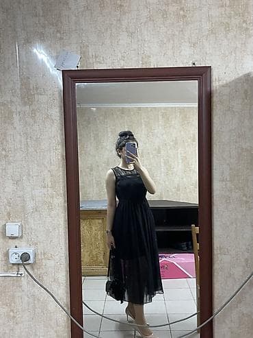 Qara ziyafət donu - Model: qolsuz, yuxarı hissəsi zərif krujeva (açıq