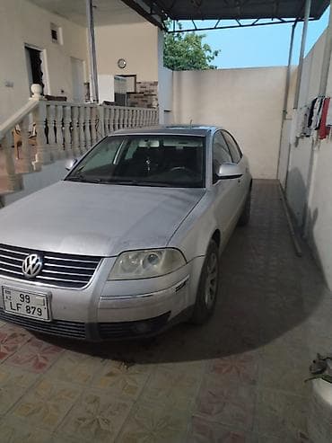 Volkswagen Passat: 1.8 l | 2004 il Sedan