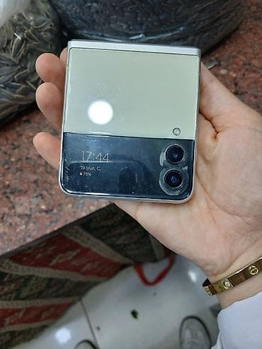 Samsung Galaxy Z Flip 3 5G, 256 GB, rəng - Bej — 2