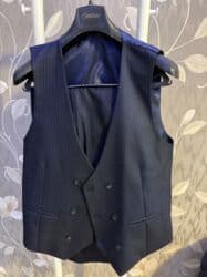 göy rəngli kişi cemperləri: Ölçüsü - 48/6. Rəng - Tünd göy. Tam dəst - Pencək, jilet, şalvar. Az — 3