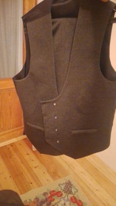 Kişi üçün klassik kostyum dəsti - Rəng: tünd qəhvəyi/şokolad tonları