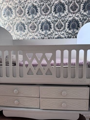 Детские односпальные кровати: Для девочки и мальчика, Четырехугольная, Колыбель, Без бортиков, С матрасом, Без механизма качания — 3